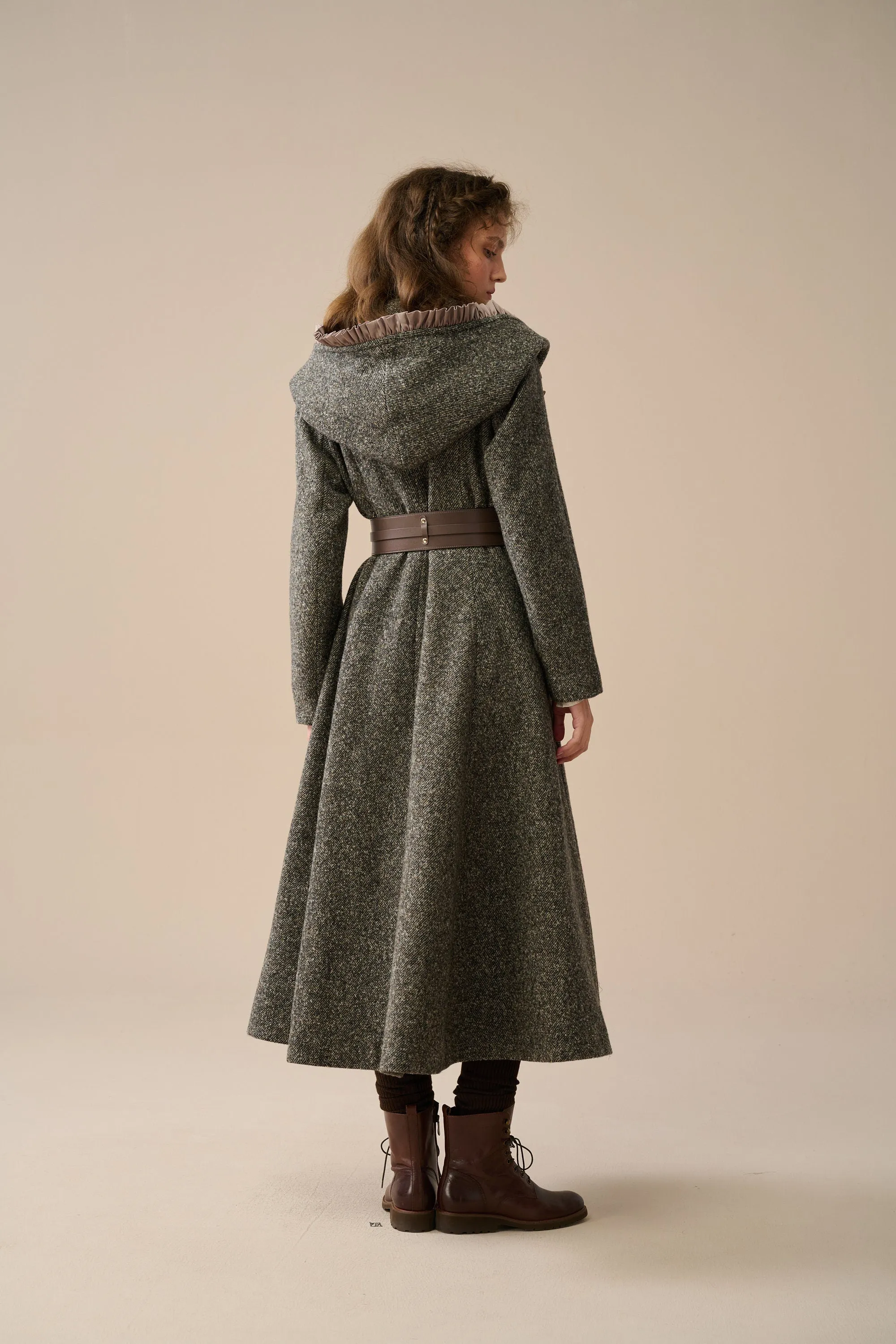 Kristin 19 | Double-breasted hooded wool coat