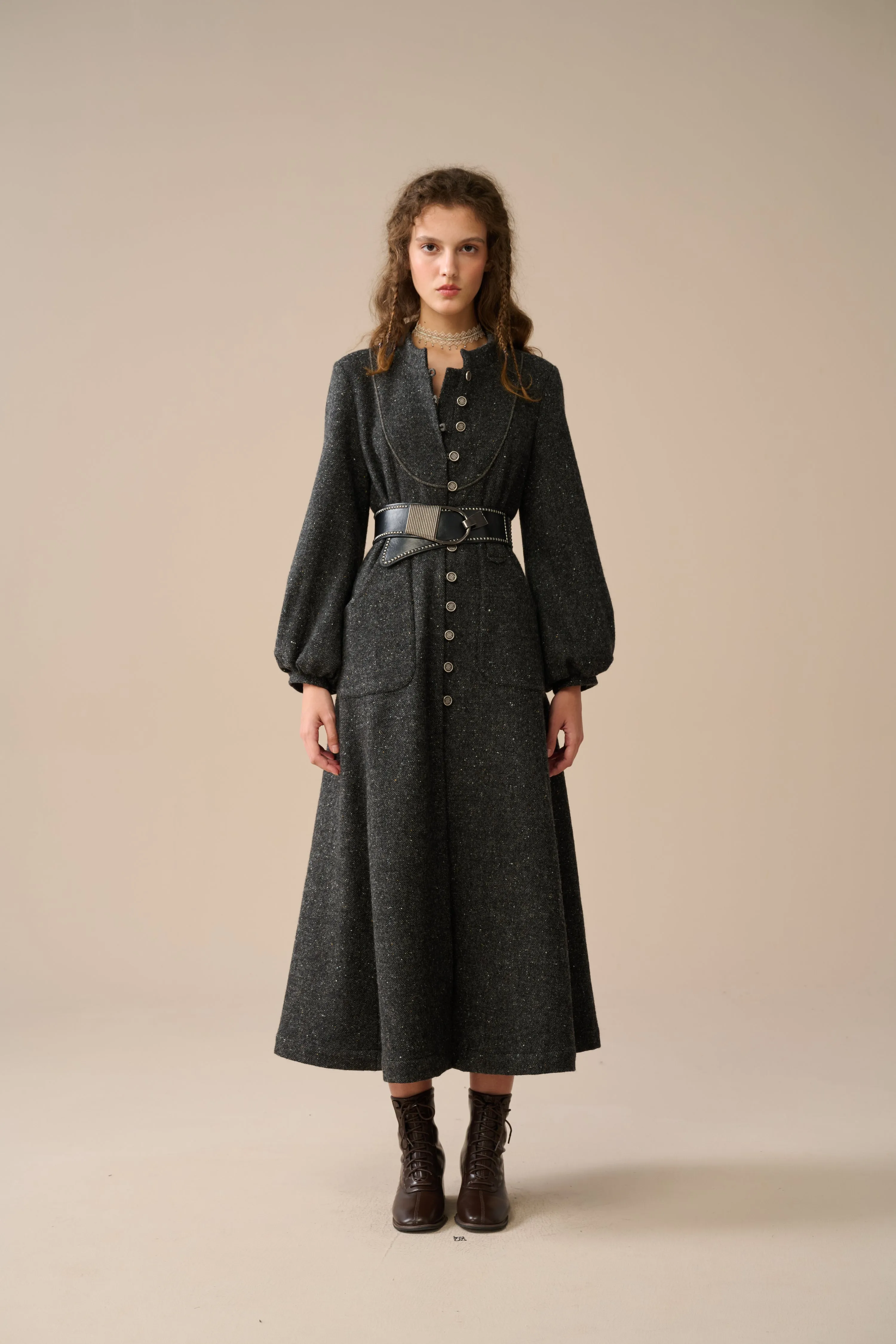 Margaret 25|100% wool buttoned down coat