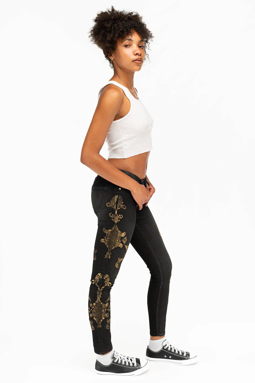 MID RISE WOMENS JEANS WITH GOLD EMBROIDERY IN LA BLACK